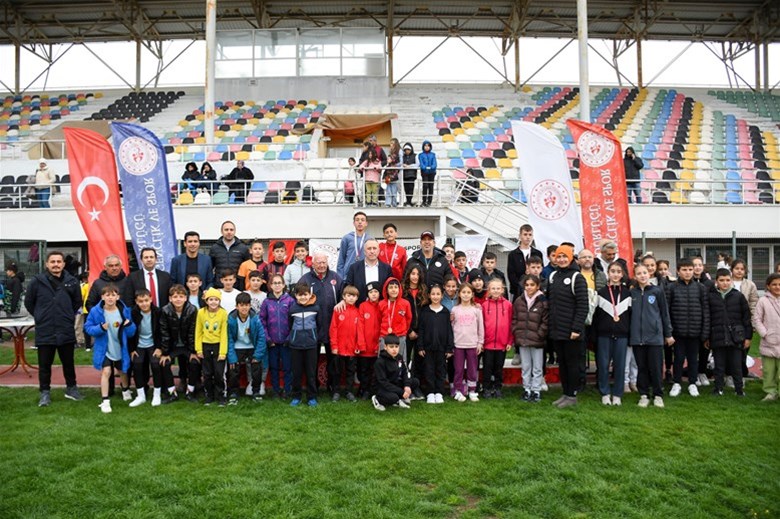 Balıkesir’de 23 Nisan Kutlamaları, Sporla Şenlendi