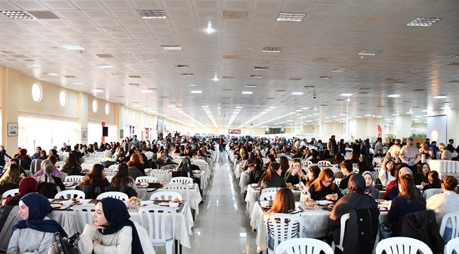 GENÇLER, AYNI SOFRADA KAMPÜS İFTARLARINDA BULUŞTU…