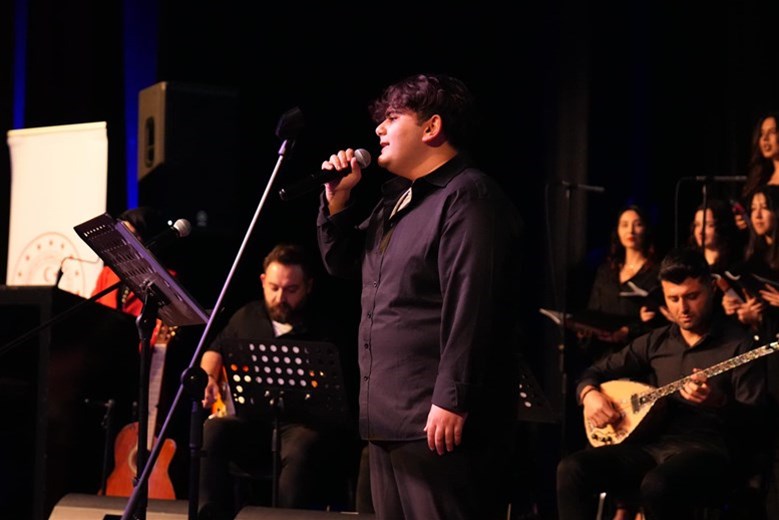 GENÇLİK KOROSUNDAN ANADOLU ROCK RÜZGARI