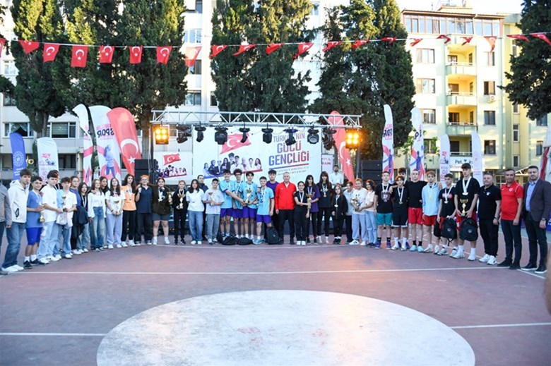 Gençlik Haftası Balıkesir’de Şölene Dönüştü