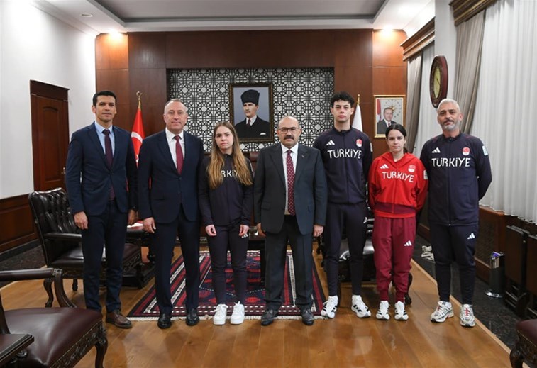 Riyad 2025’te Balıkesir’i Gururlandıran Sporculara Vali Ustaoğlu’ndan Tebrik