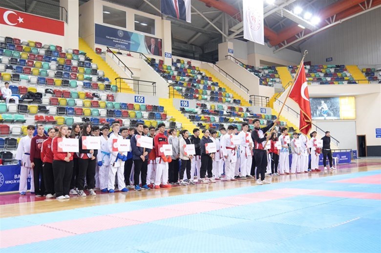 Okul Sporları Karate Gençler Grup Birinciliği Balıkesir’de Başladı...