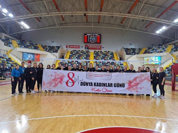 8 MART COŞKUSU PARKEDE: EVİNİN SULTANLARI SAHADA…